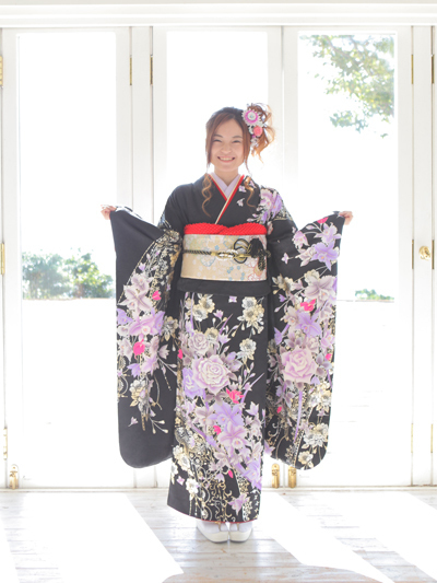 黒の振袖で神戸の成人式