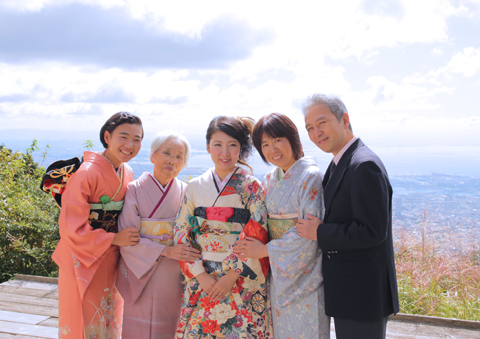 六甲山で家族の記念撮影