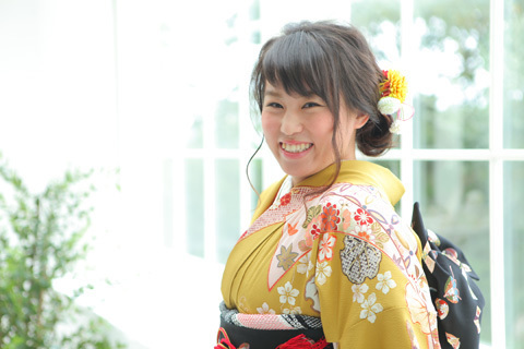黄色の着物を神戸